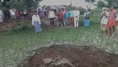 land sunken in ghazipur, Hundreds of people gathered on the spot