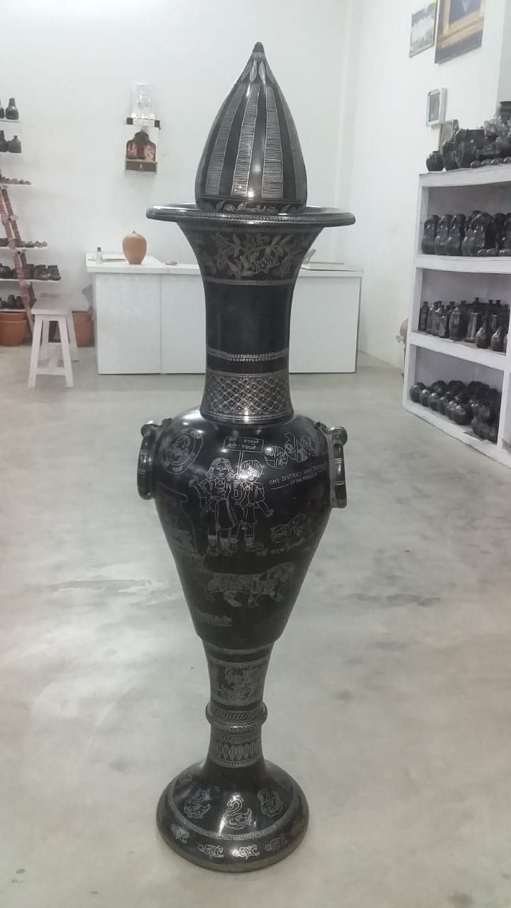 Ganesh and vase of Black Pottery to meet Modi and Yogi
