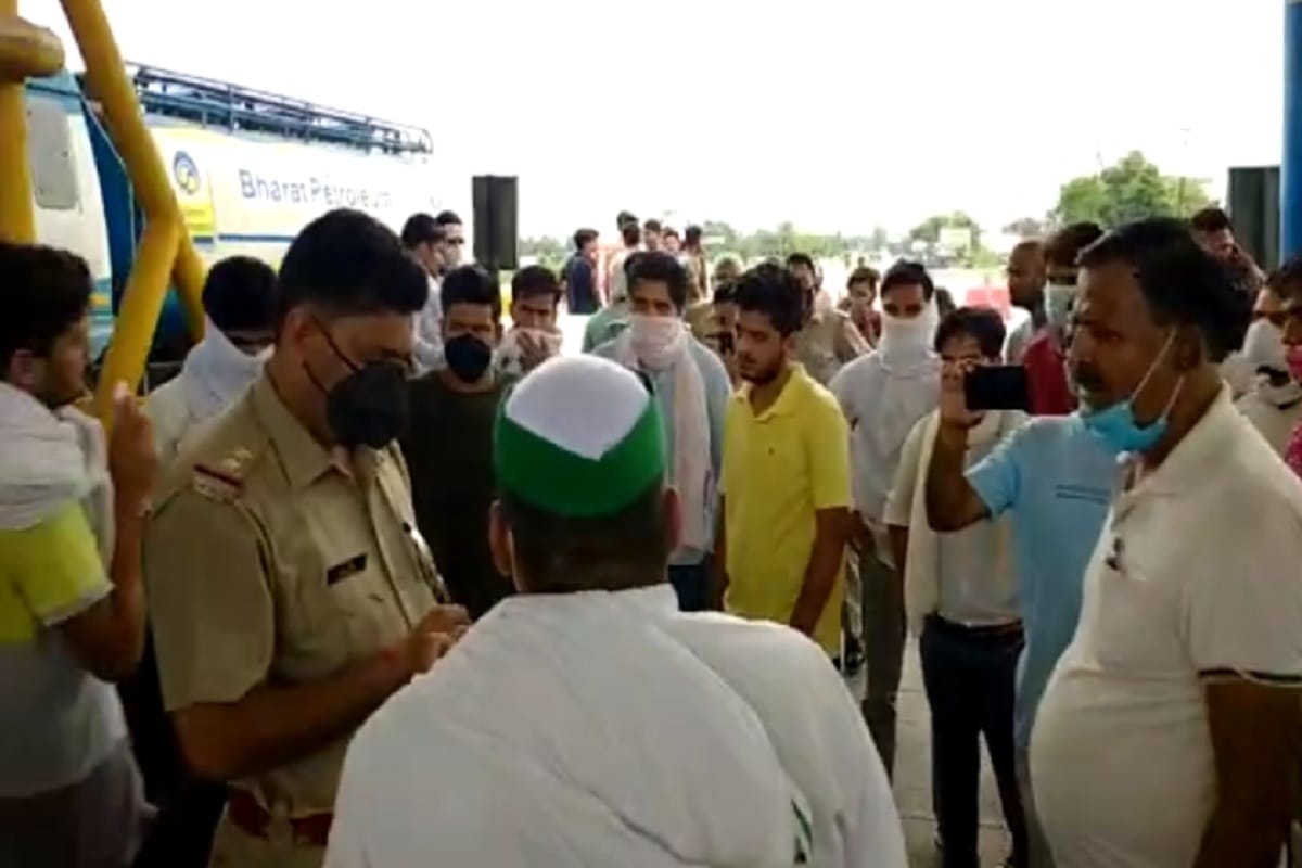 Bhartiya kisan union workers have ruckus on sivaya toll plaza at Meerut