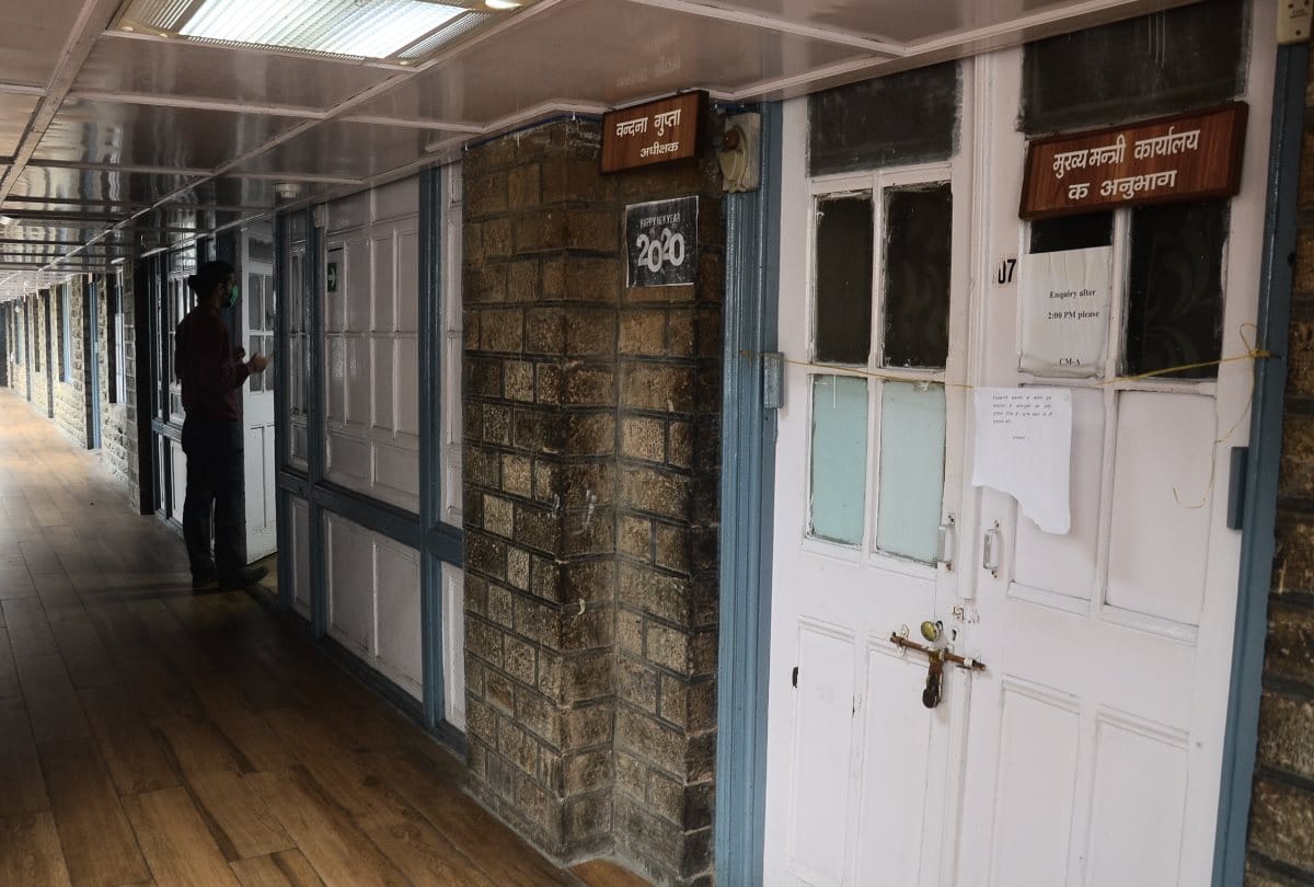 CM office all branches closed after covid 19 positive cases in himachal pradesh secretariat