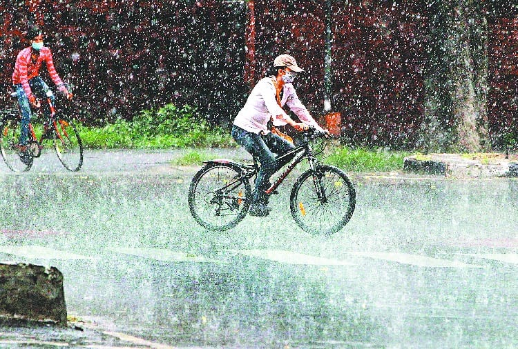 Weather update today in hindi: Heavy Rainfall Forecast in Chandigarh