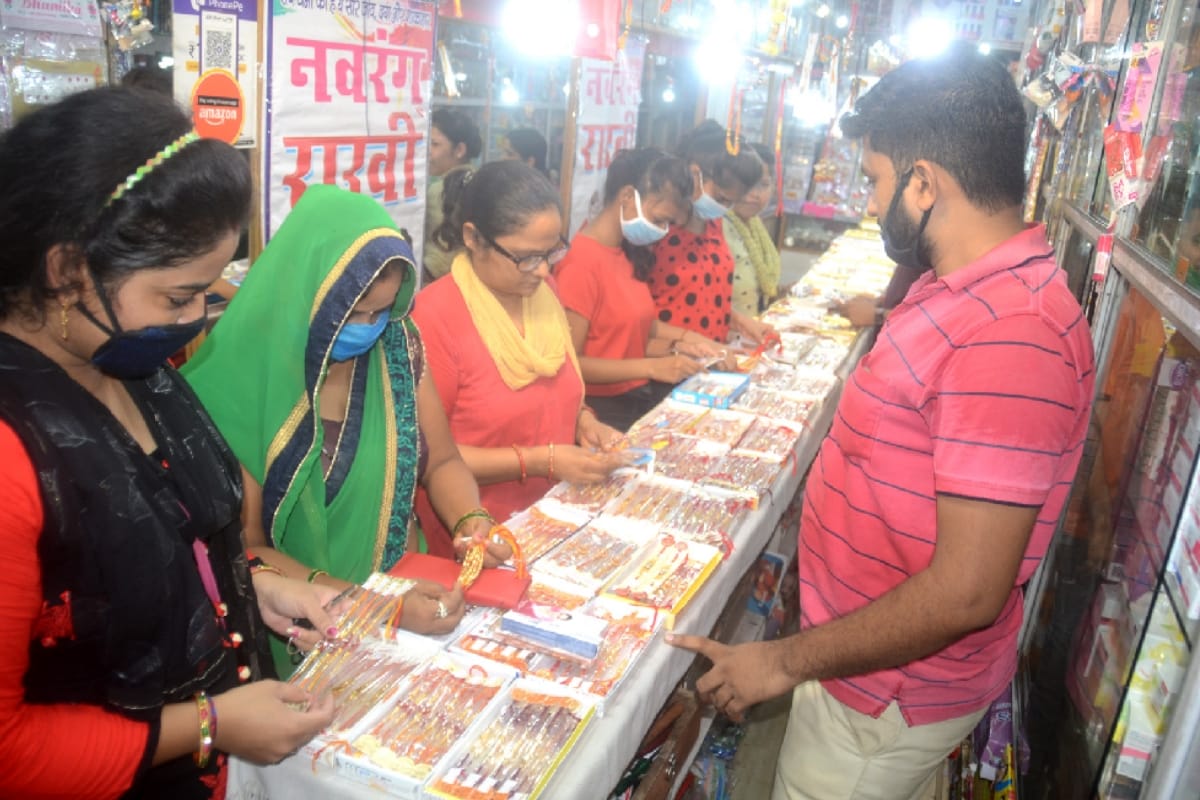 Rakhbandhan 2020: brothers wrist will be decorated by rakhies made by muslim women of Baghpat