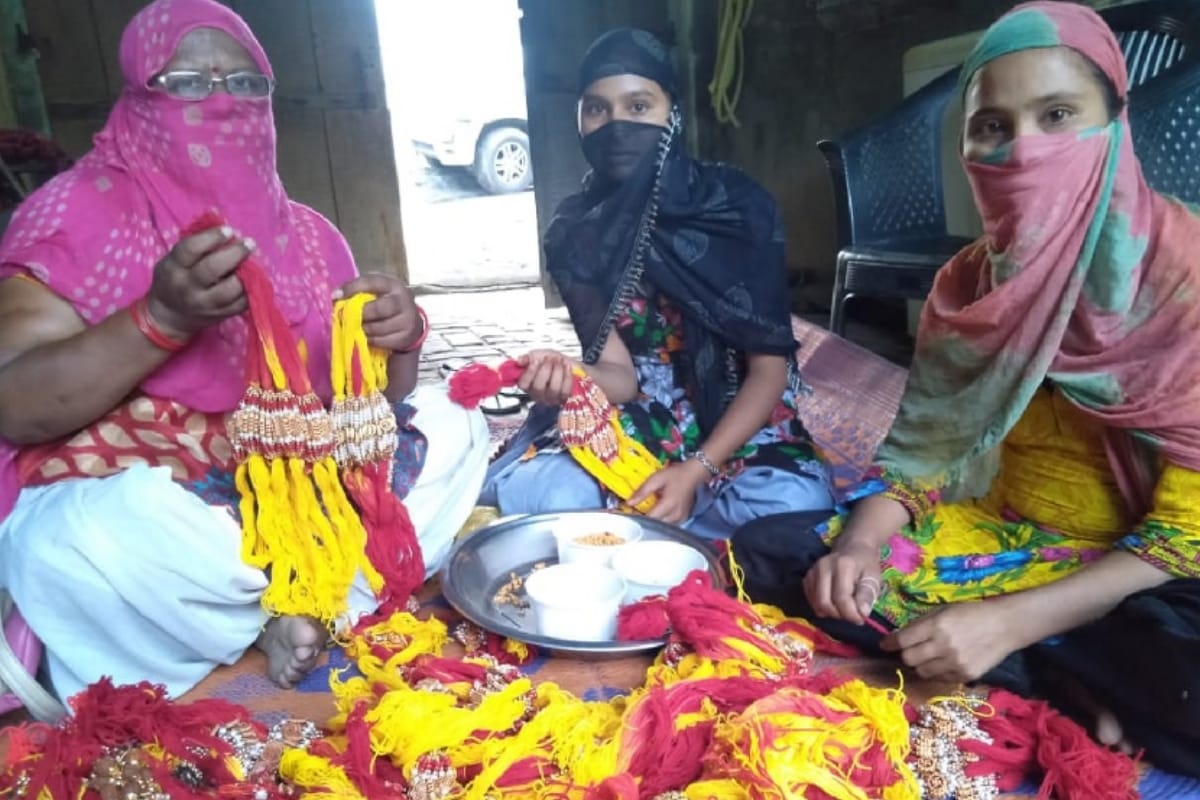 Rakhbandhan 2020: brothers wrist will be decorated by rakhies made by muslim women of Baghpat