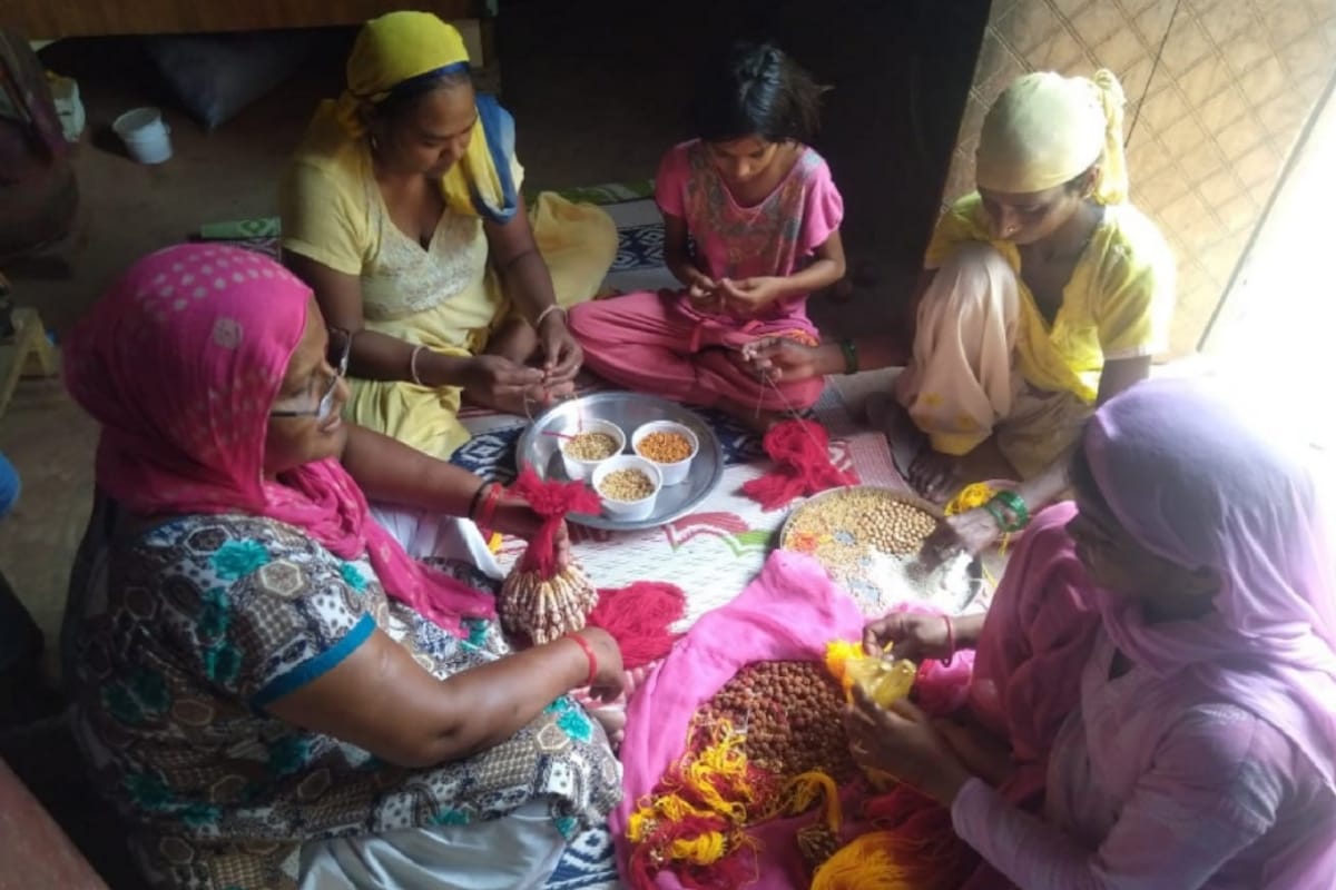 Rakhbandhan 2020: brothers wrist will be decorated by rakhies made by muslim women of Baghpat