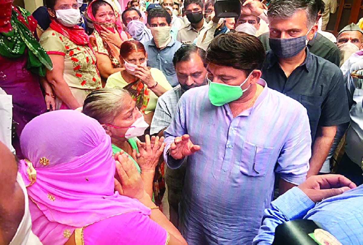 People put up posters of house for sale, MP Tiwari assured help
