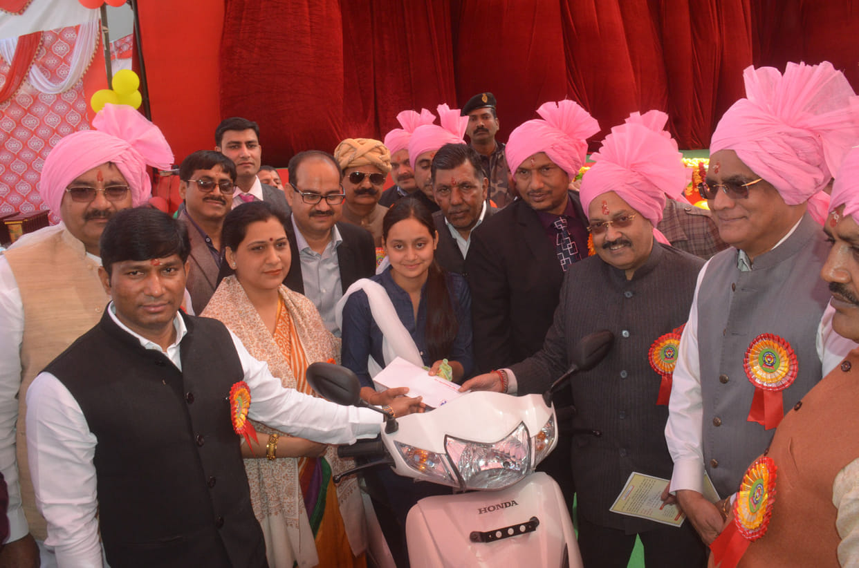 Thakur Amar Singh kept coming to the district for education, society and politics