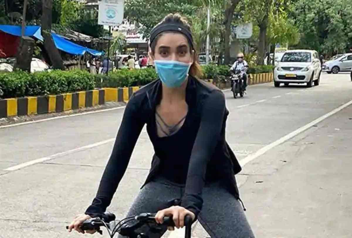 ranbir kapoor to sara ali khan Bollywood and television actors took to cycling to workout