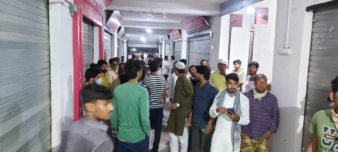 Thieves committed major crime in Azamgarh, 28 shops of Dhangal Dali Complex