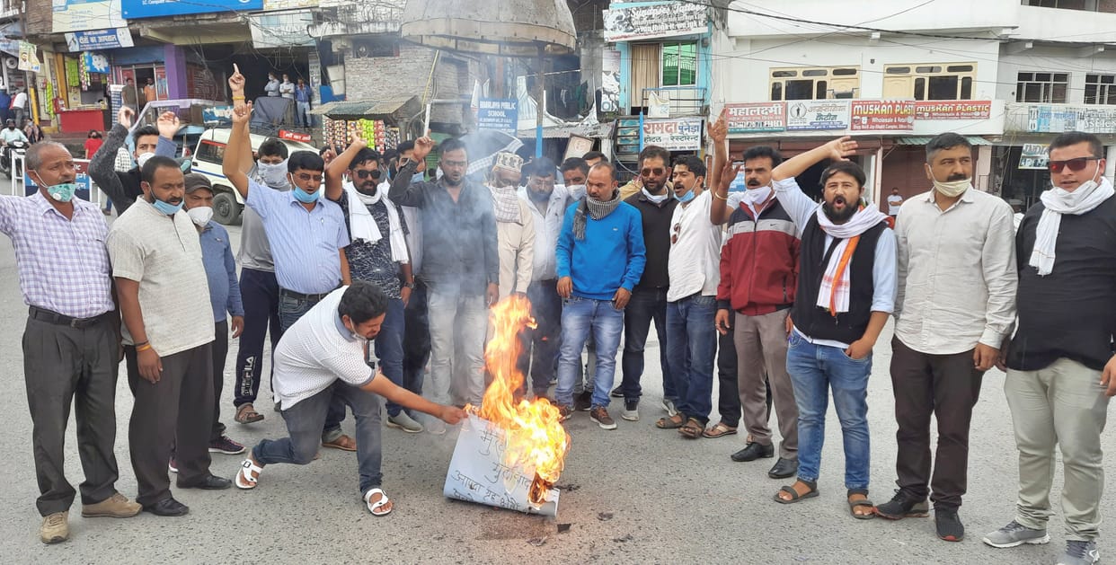 Congress burnt effigy of state government