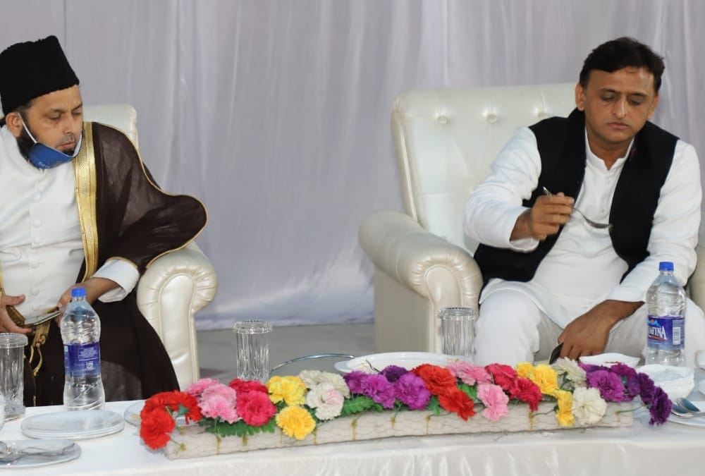 Akhilesh Yadav arrives Eidgaah to wish on Bakreed.