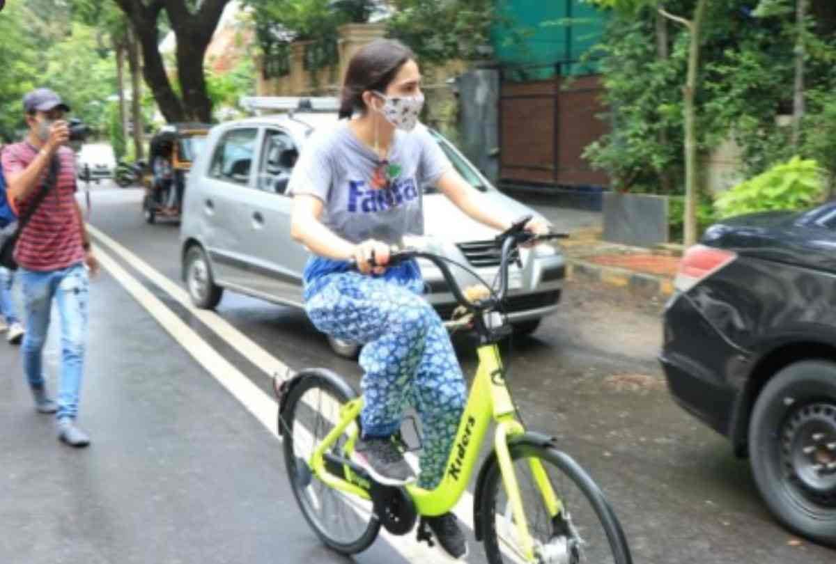 ranbir kapoor to sara ali khan Bollywood and television actors took to cycling to workout