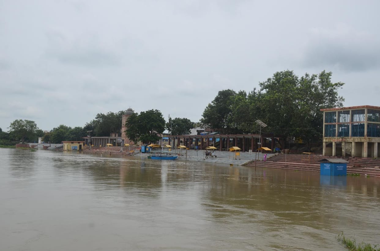 Ganga water level rises in Shuktirtha, Ganga Ghat drowned in water