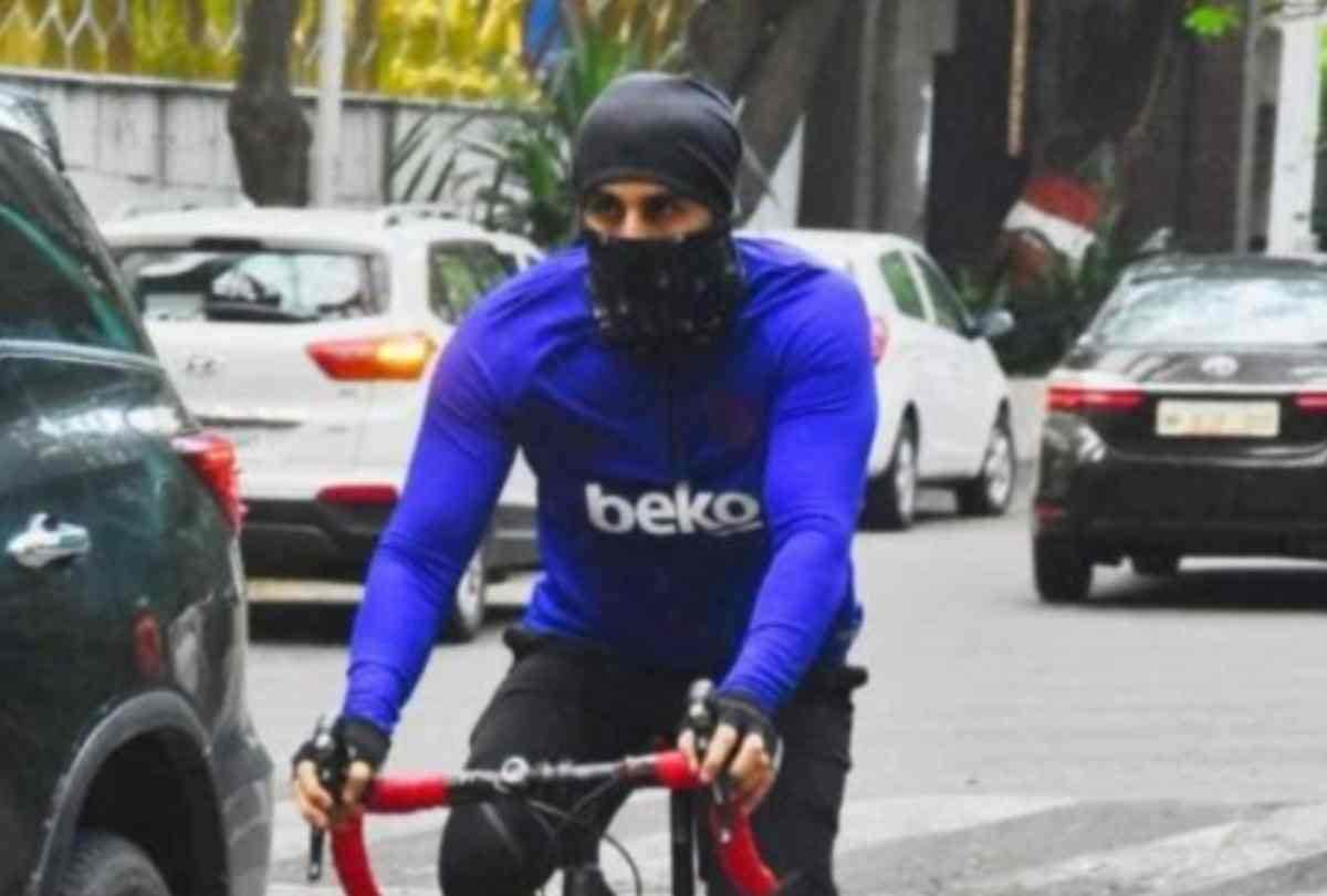 ranbir kapoor to sara ali khan Bollywood and television actors took to cycling to workout