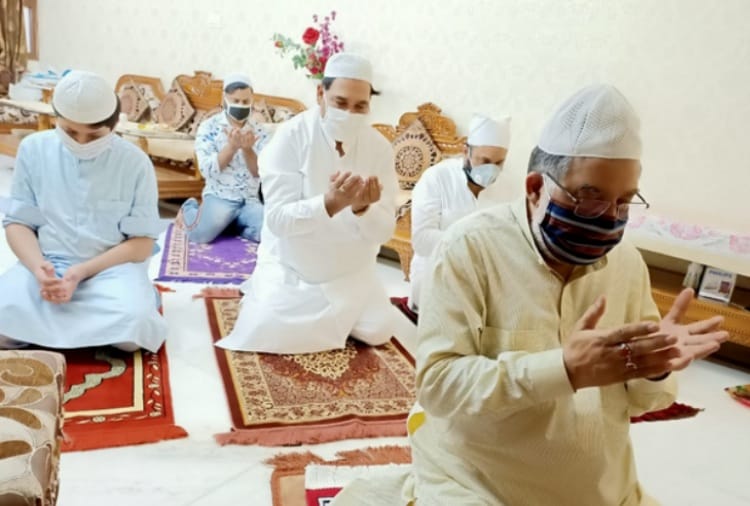 EidAlAdha, Bakrid 2020: Namaz in Mosque With Social Distancing due to Covid 19 Pandemic