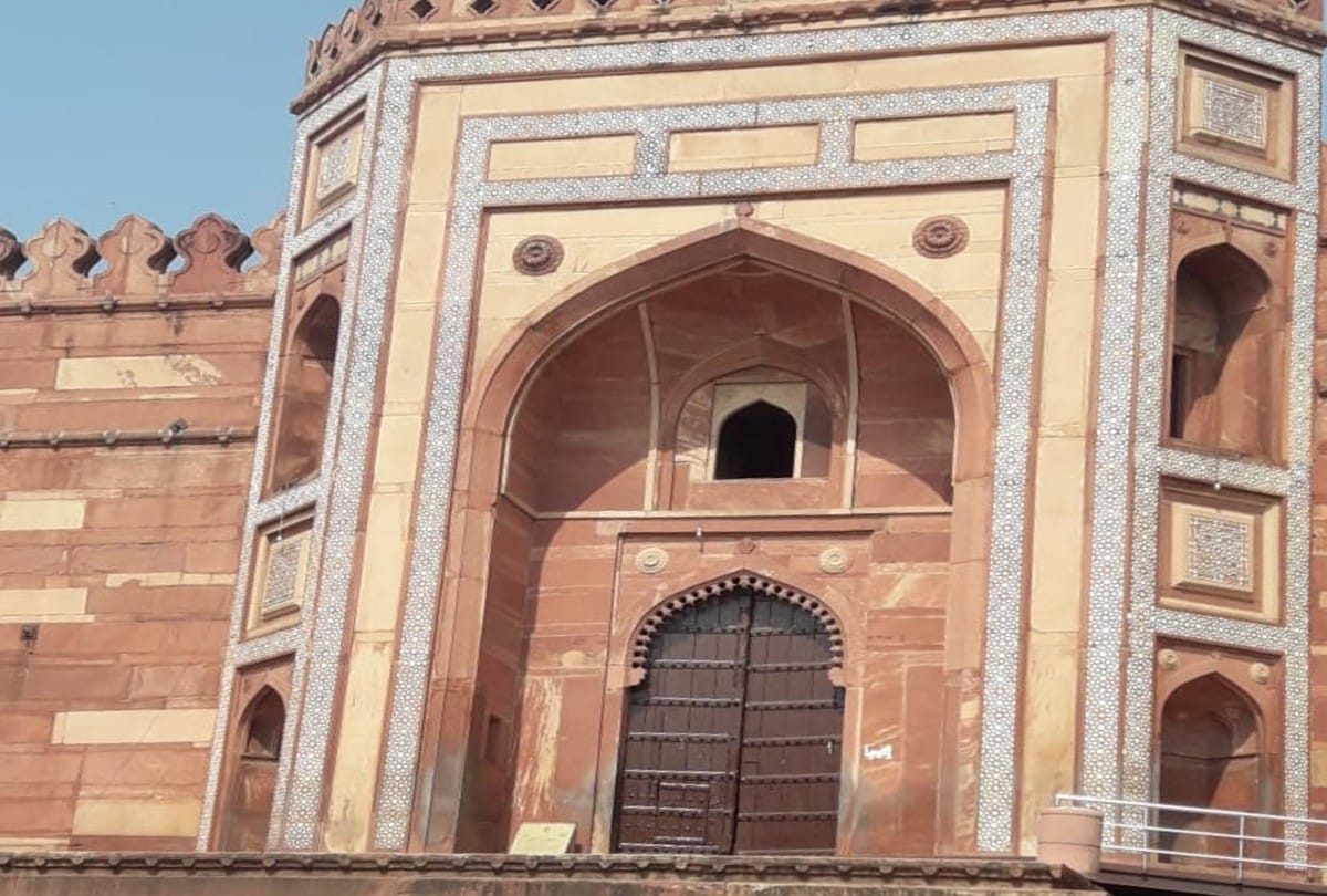 historical city wall will be protected in Fatehpur Sikri