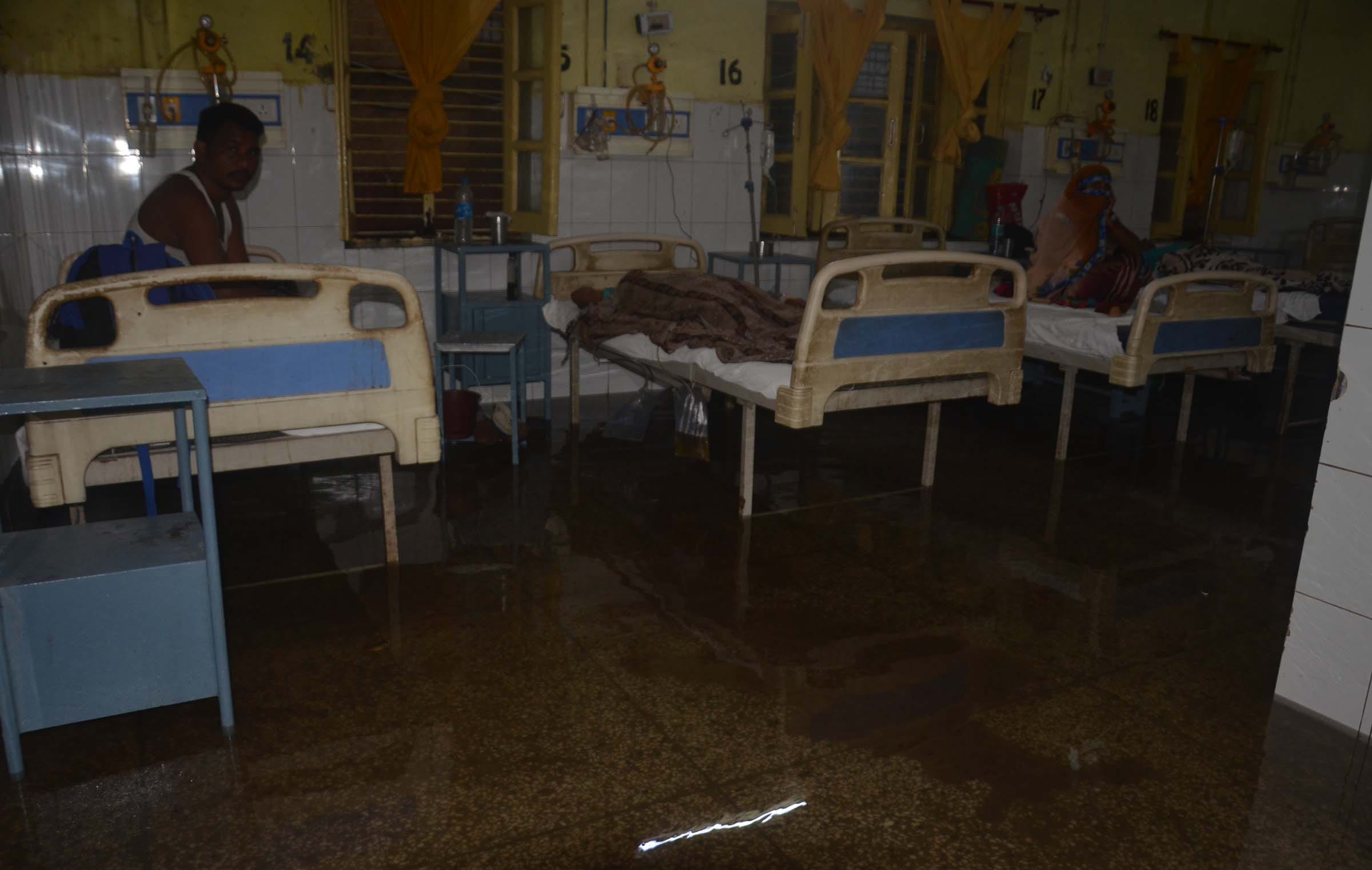 Three hours of torrential rain, the city started drowning