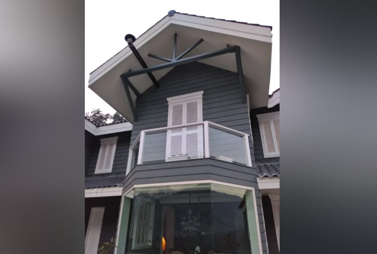 bollywood actress kangana ranaut calls police after firecrackers sound near house in manali