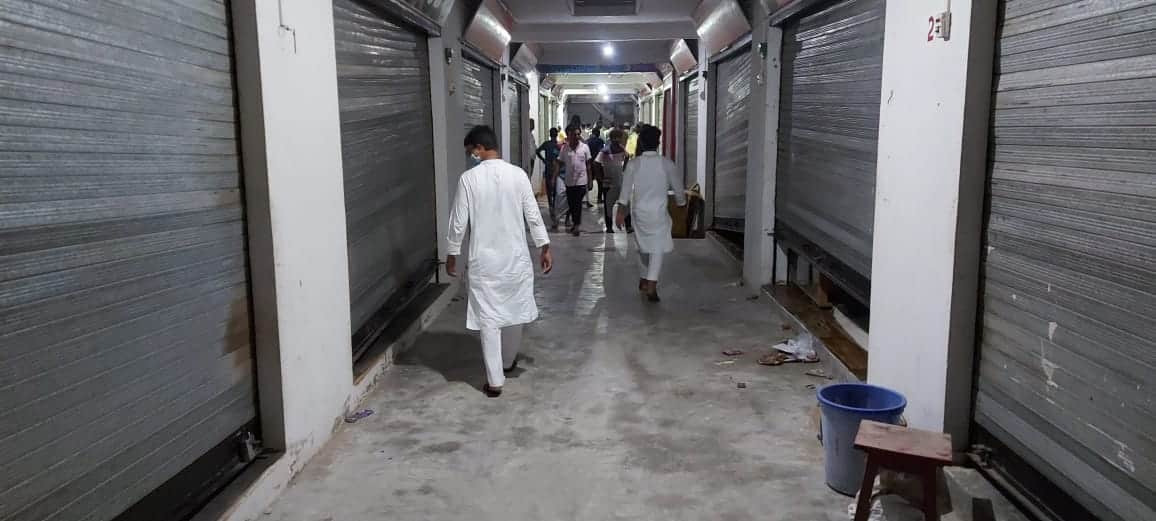 Thieves committed major crime in Azamgarh, 28 shops of Dhangal Dali Complex