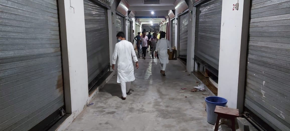 Thieves committed major crime in Azamgarh, 28 shops of Dhangal Dali Complex