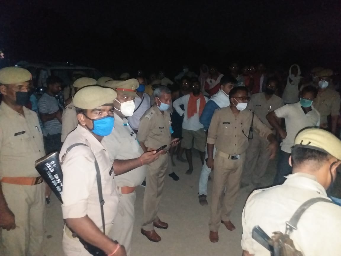 Bhadohi: Throat of teenager cut off, body found near bush, identification could not be done