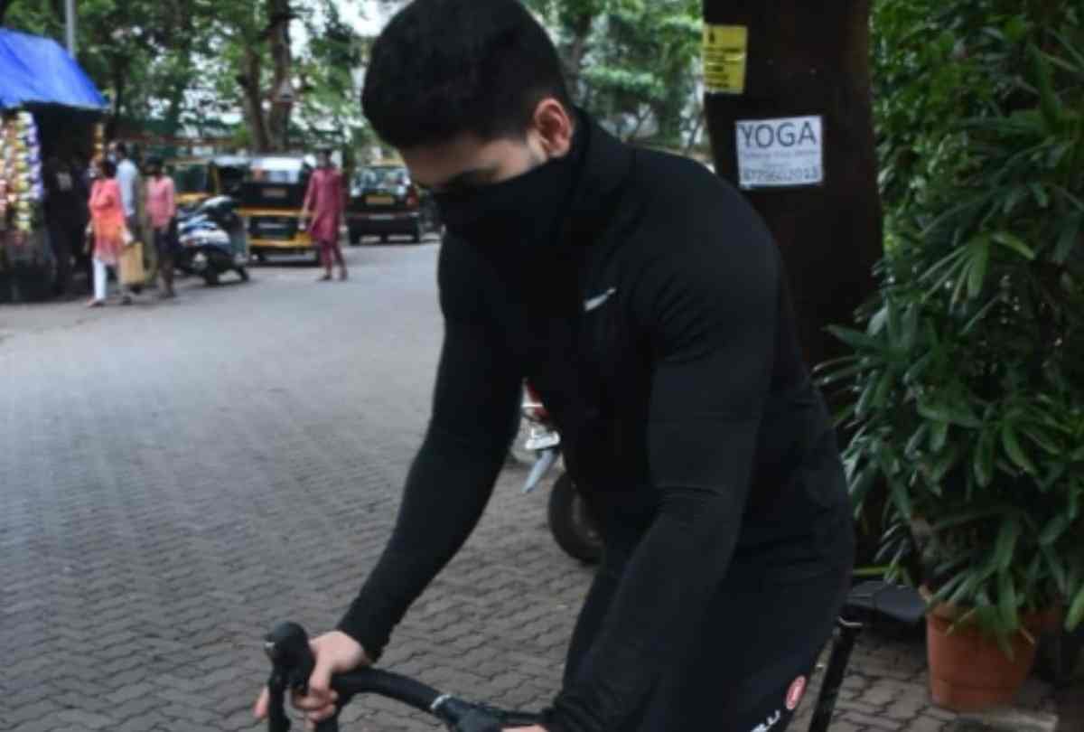 ranbir kapoor to sara ali khan Bollywood and television actors took to cycling to workout
