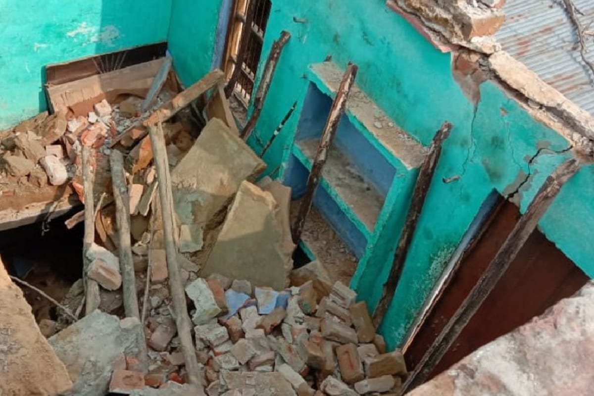 House collapses due to rain in Baghpat, four people buried under rubble
