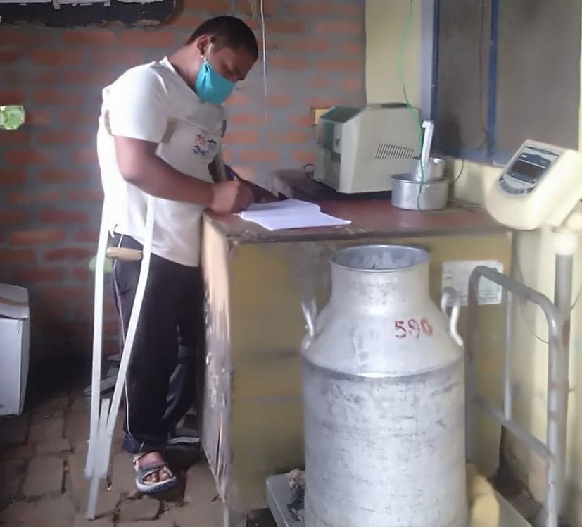Wheelchair cricketer to feed family for four thousand rupees