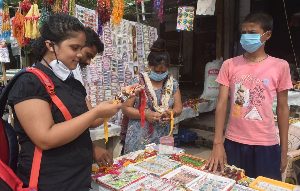 Rakhi of love will be decorated on brother's wrist
