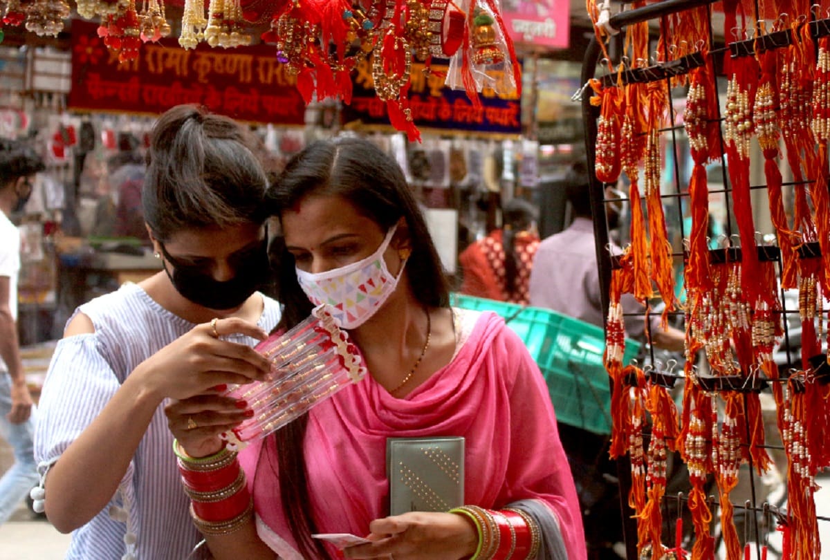 Politics intensifies on opening of weekly market in Delhi