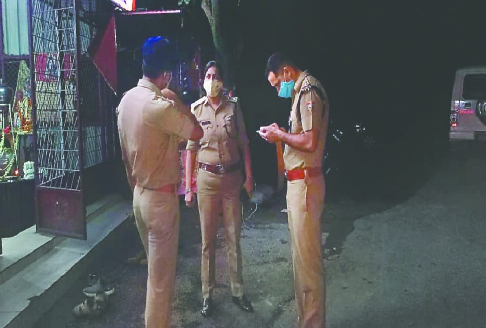 Firing on Liquor shop workers in Dehradun for loot
