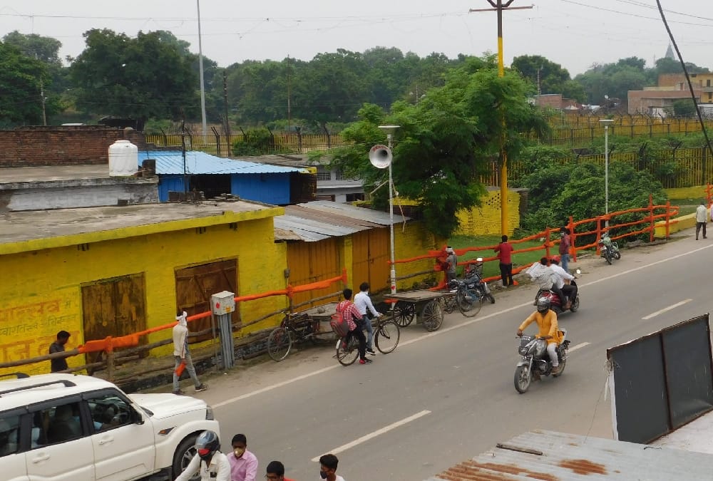 Ayodhya is being painted in yellow colour before Bhoomi Poojan.