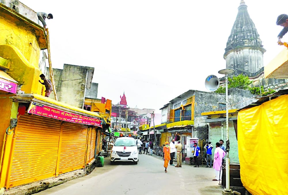Ayodhya is being painted in yellow colour before Bhoomi Poojan.