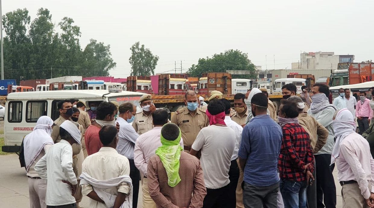 Contract worker dies in Gujrat, uproar