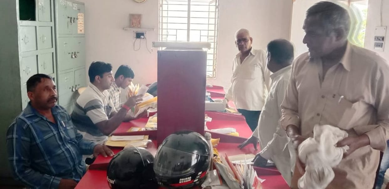 Post offices open, postmen engaged in sending rakhi