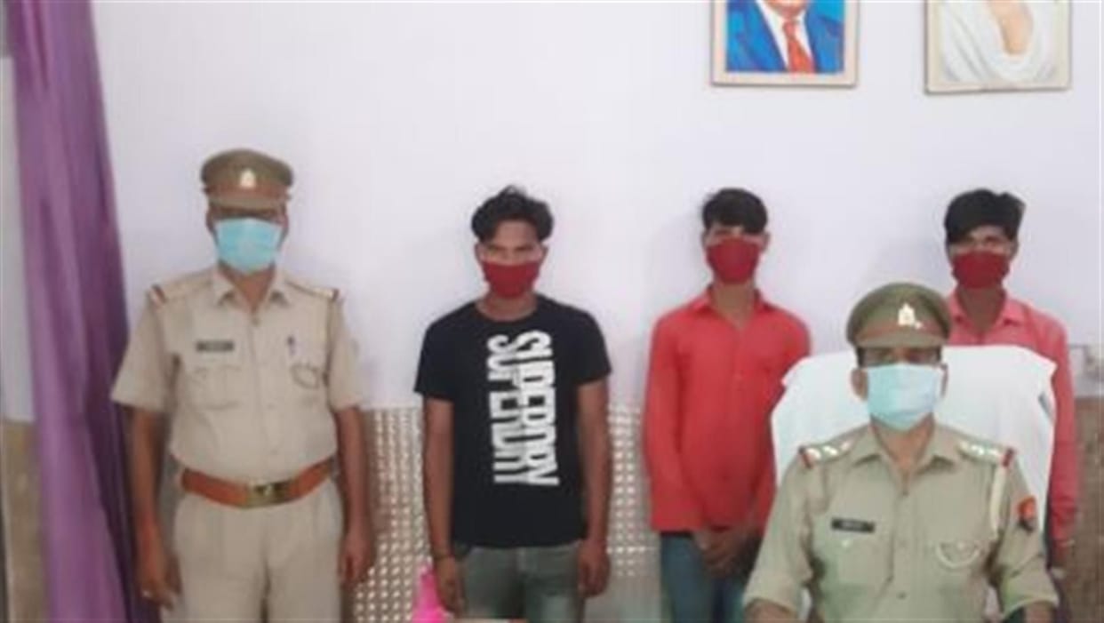 police arrested three thief with arms