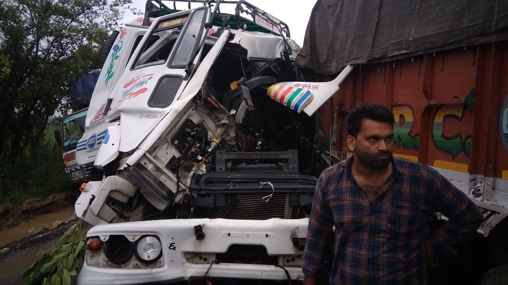 cantre illusion by truck, cantre totlly destroied, driver is normily injured