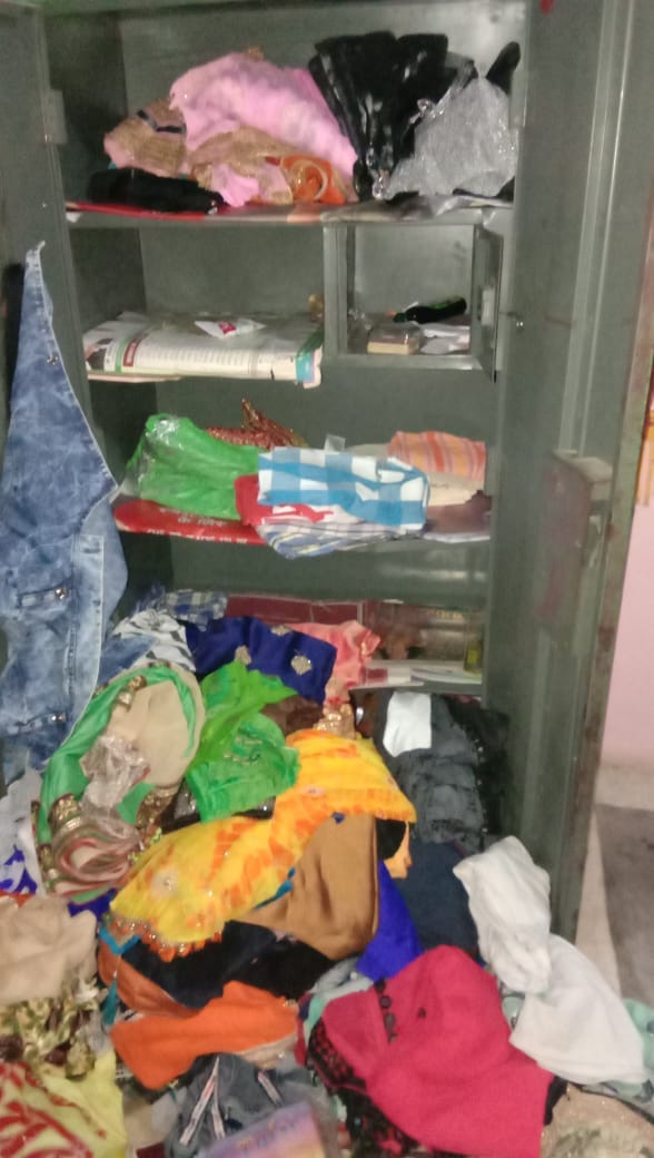 Thief in close house money and jwellary