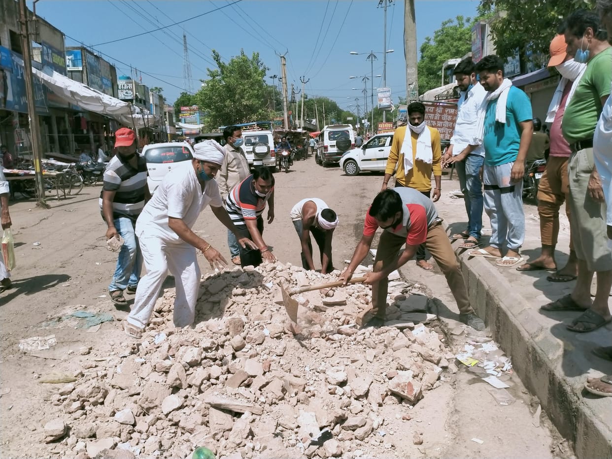 Ghat Bharo campaign started by social organizations for the city's bad roads