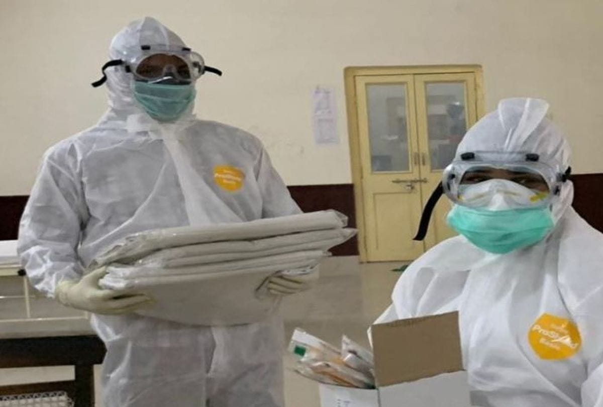 coronavirus vaccine latest updates pm modi review vaccination program frontline workers covid warriors old age