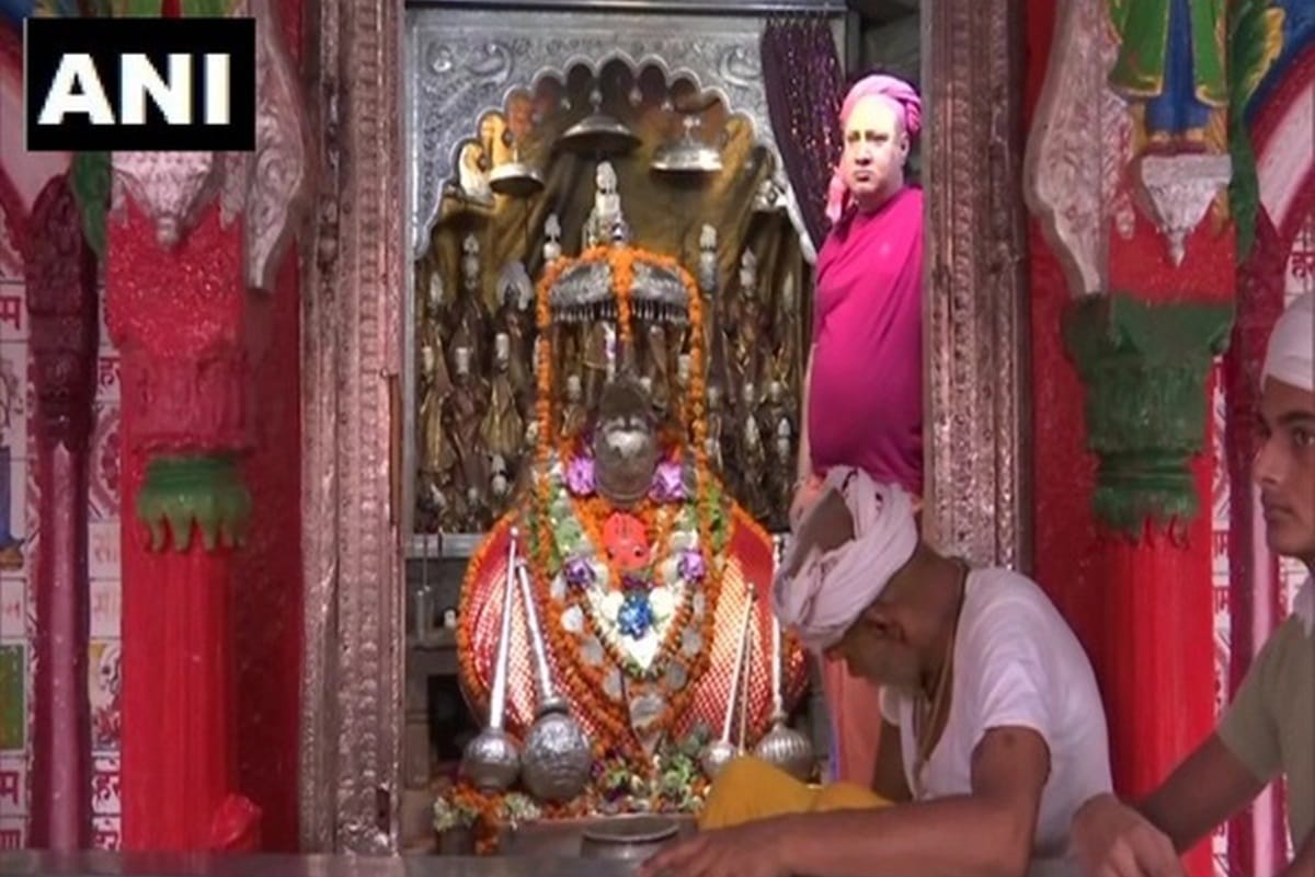 PM modi will offer prayers at Hanumangarhi temple special mantras to be chanted for his health coronavirus spread