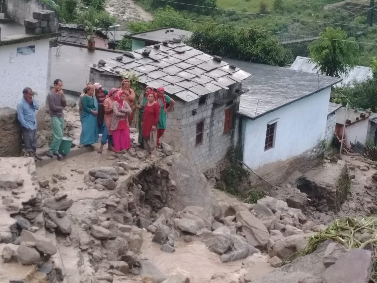 Weather Forecast Today Update in Uttarakhand News: River Overflow Debris In House in Ghat chamoli