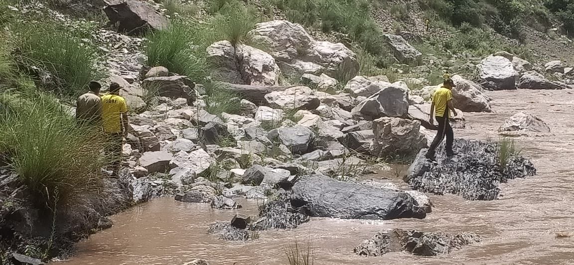 No clue of missing youth found in river