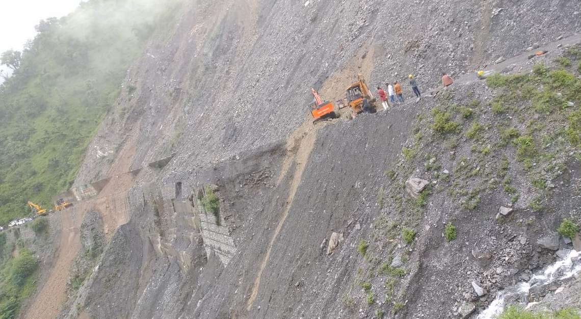 30 meters of road collapsed, movement of six villages stalled