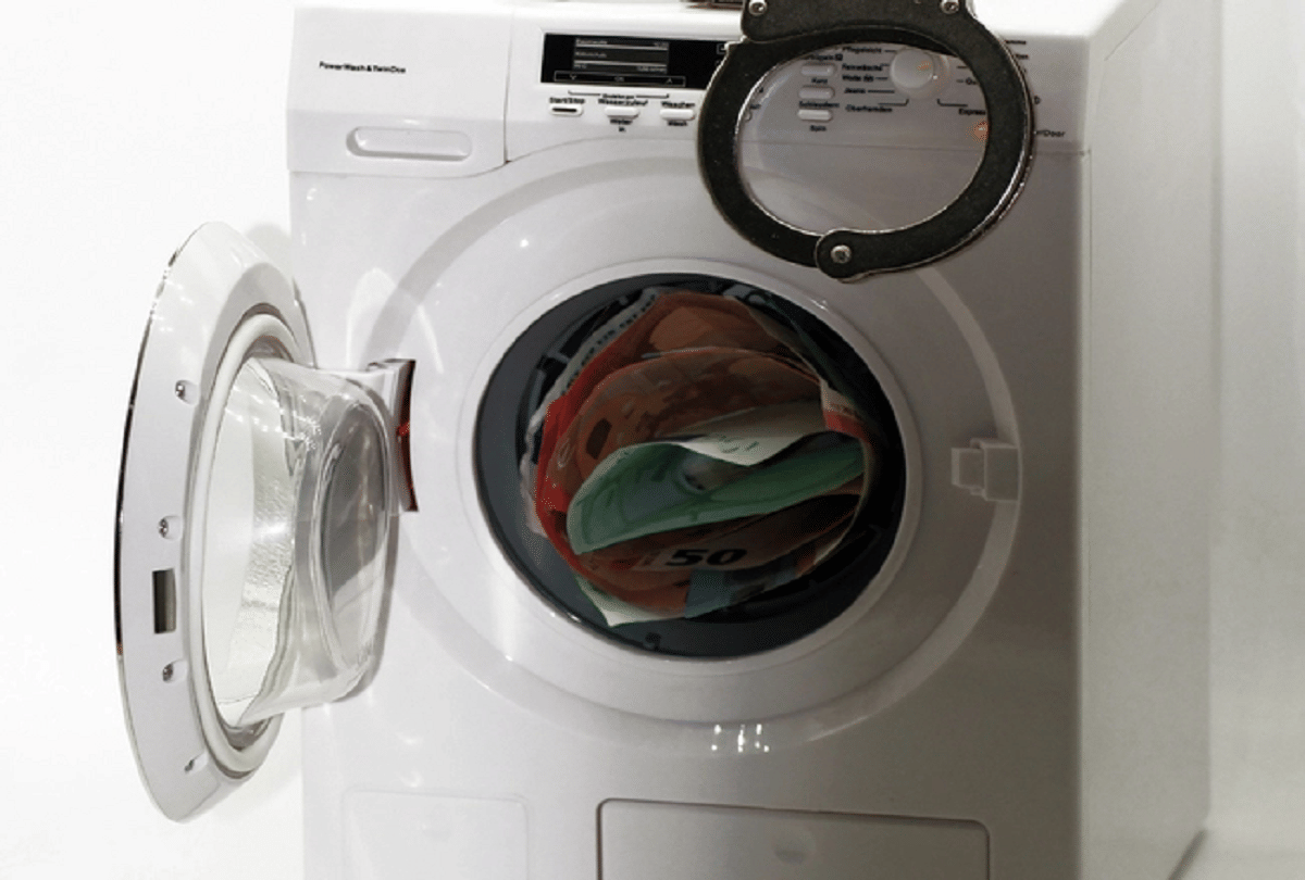 if you dont have press then remove wrinkles on clothes with this ways