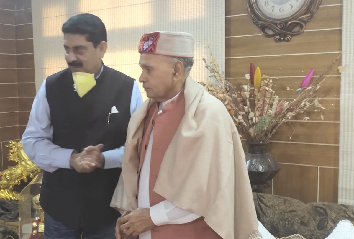 forest minister Rakesh Pathania meets shanta kumar and prem kumar dhumal