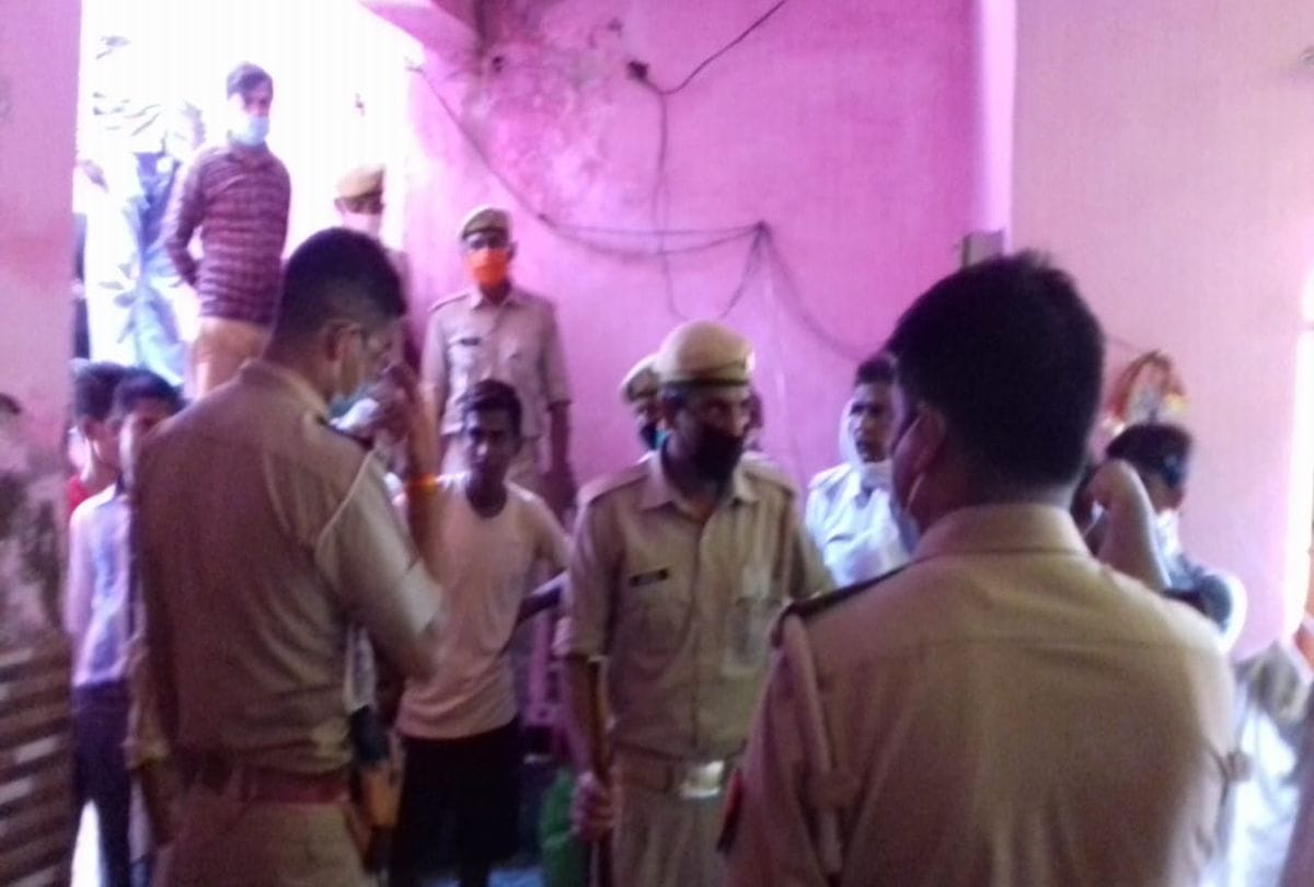 Thieves steal from three houses in agra
