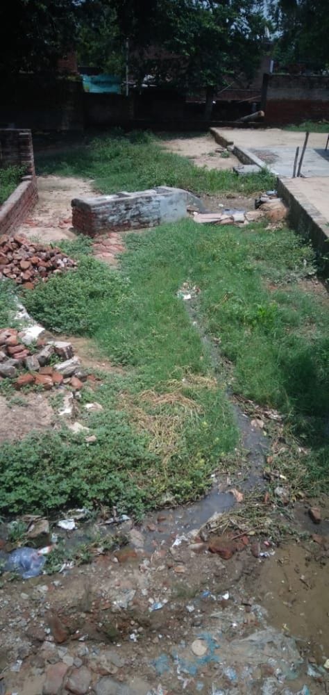 Waterlogging in the streets due to lack of construction