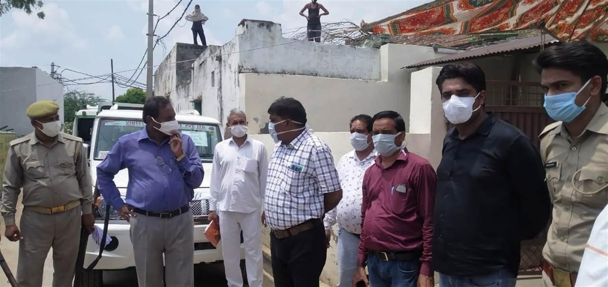 Hathras: Panic due to four corona infected outbreak