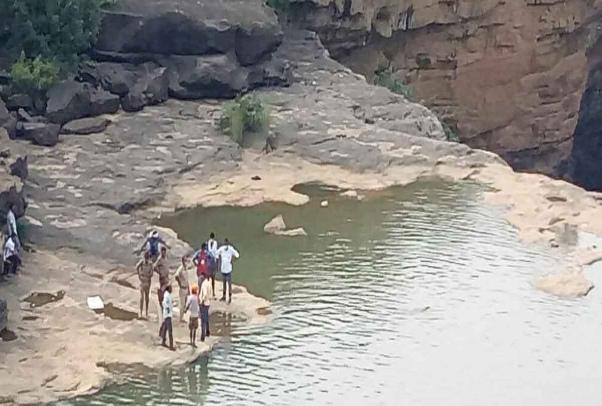 Textile businessman drowned in Shabari waterfall
