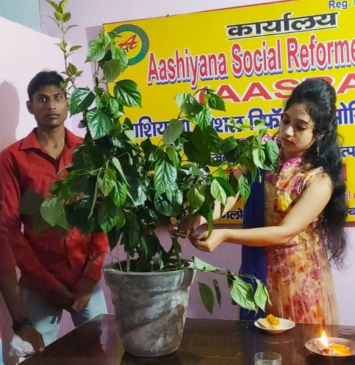 Rakhi tied between auspicious coincidence of longevity Ayushman